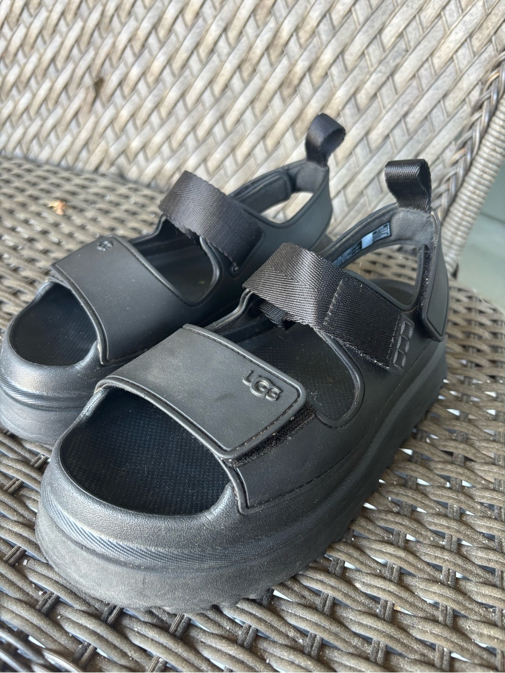 UGG “Goldenglow” Black Open-Toe Sandals